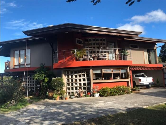 VENTA DE CASA, HEREDIA, SAN RAFAEL, RESIDENCIAL AVES DEL  PARAISO en San Rafael, Heredia — $1,150,000