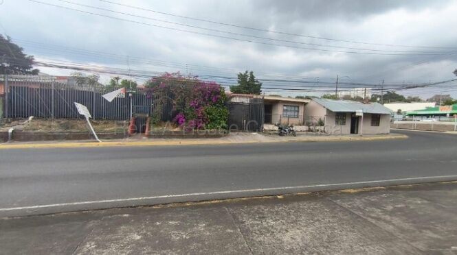 Venta de Lote con Uso de Suelo Residencial o Comercial en Heredia. RAH 26-1727 en Heredia — $850,000