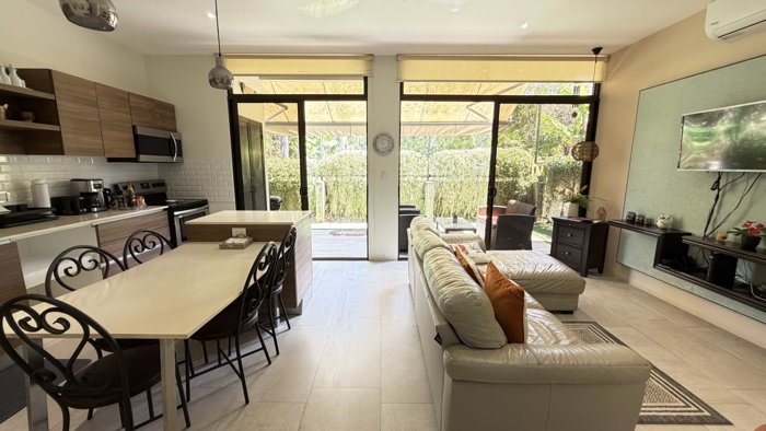 Venta apto moderno con terraza y jardín, Jacó, Garabito. (FE) en Jacó, Garabito, Puntarenas — $260,000