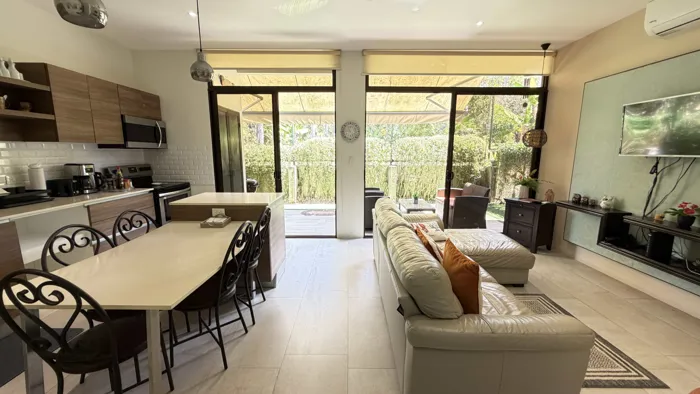 Venta apto moderno con terraza y jardín, Jacó, Garabito. (FE) en Jacó, Garabito, Puntarenas — $260,000