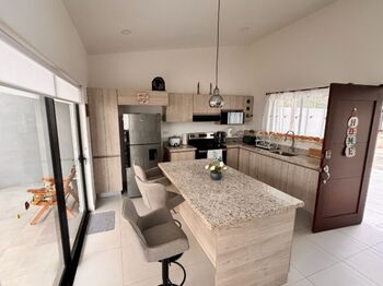 SE VENDE CASA AMOBLADA HERRADURA en Jacó, Garabito, Puntarenas — 150 000 000 ₡ - Foto 5 de 11