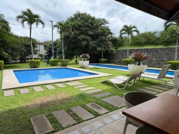 Se alquila espacioso apartamento en condominio de Brasil Santa Ana 26-411 en Brasil, Santa Ana, San José — $1,300