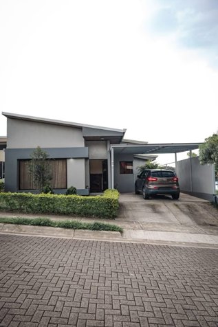 Casa moderna de 2.5 habitaciones en Grecia, Alajuela in Grecia, Alajuela — ₡ 95 000 000