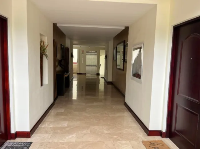 Venta de Apartamento Amoblado en Curridabat, San José.  en Curridabat, San José — $300,000 - Foto 2 de 15