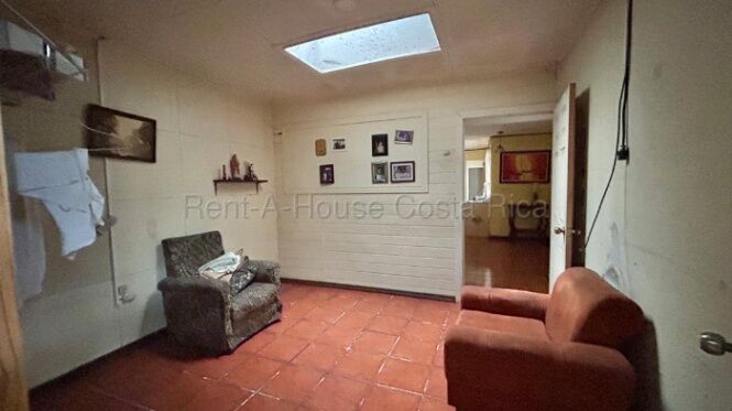Venta de Propiedad de Uso Mixto en Zapote-San José. RAH 26-1505 in Zapote, San José — $130,000
