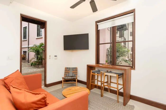 Apartaestudio en Venta a Pasos de la Playa en Las Catalinas en Santa Cruz, Guanacaste — $445,000 - Foto 3 de 13