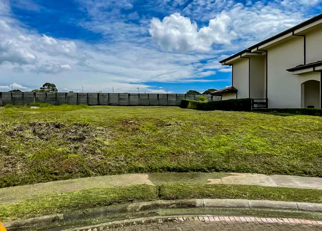 Construya su Sueño en Los Castillos, La Guacima, Lote En Venta en Guácima, Alajuela — $115,000 - Foto 2 de 12