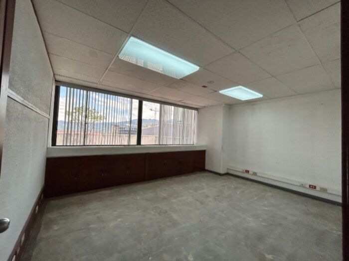 LOCAL PARA OFICINAS EN ALQUILER, SAN JOSÉ, US$2.500 Cod#25-910 in Carmen, San José — $2,500 - Photo 3 of 10