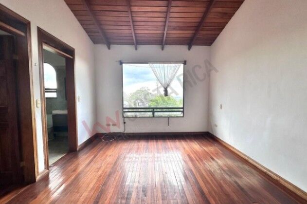 ALQUILO CASA EN PIEDADES DE SANTA ANA. en Piedades, Santa Ana, San José — ₡ 700 000