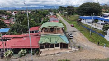 VENTA DE CASA DE 2 PISOS FRENTE A LA INTERAMERICANA, PEREZ ZELEDON en San Isidro De El General, Pérez Zeledón, San José — $350,000 - Foto 4 de 26