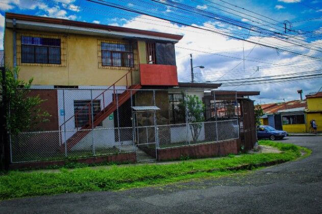 Venta de Casa + APTO en San José.  en San Sebastián, San José — ₡ 75 000 000