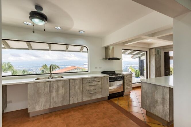 Se vende mansión en Escazú San José 26-711 in San Rafael, Escazú, San José — $1,495,000