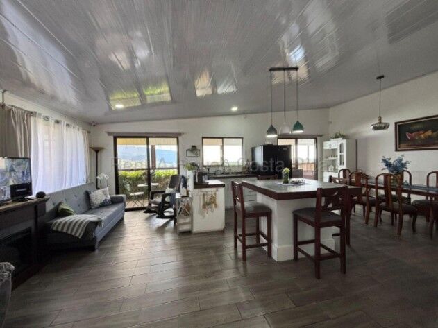 Hermosa casa en cervantes y gran terreno  en Cervantes, Alvarado, Cartago — ₡ 89 000 000