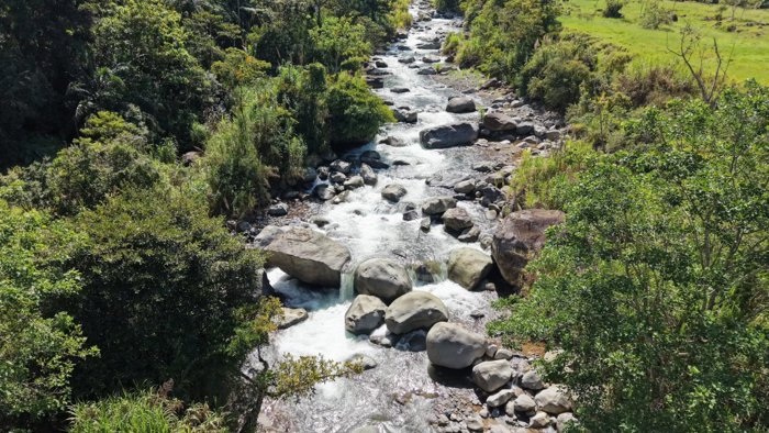 SE VENDE TERRENO IDEAL PARA PROYECTO RESIDENCIAL O REFUGIO TURISTICO FRENTE AL RIO en Rivas, Pérez Zeledón, San José — $50,000