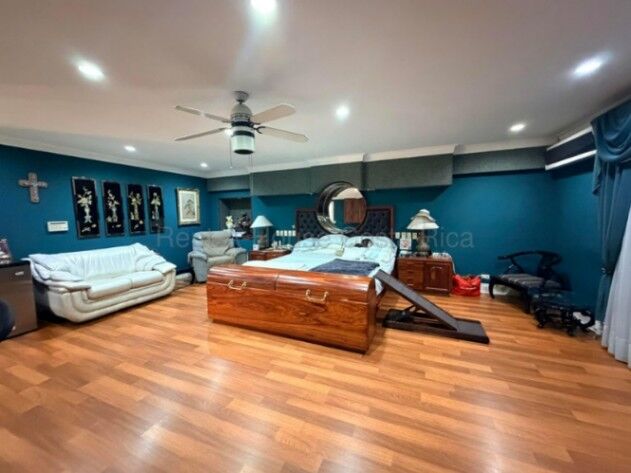 Venta de Casa ESQUINERA en Mata Redonda, San José. RAH 27-145 en Mata Redonda, San José — $1,250,000