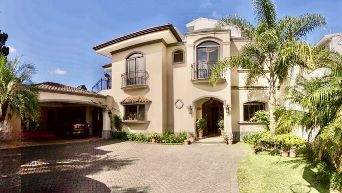 Venta de casa en Curridabat, Cipreses - En condominio in Granadilla, Curridabat, San José — $1,000,000
