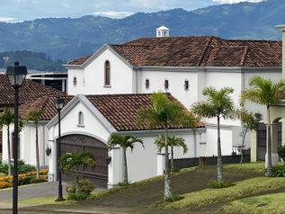 SE VENDE LUJOSA RESIDENCIA EN EXCLUSIVO CONDOMINIO EN CURRIDABAT en Curridabat, San José — $560,000 - Foto 3 de 47