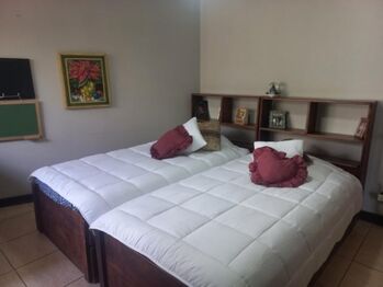 Se vende casa con amplio lote de 3,000m2 en La Garita Alajuela 26-131 in Garita, Alajuela — $1,300,000 - Photo 4 of 22