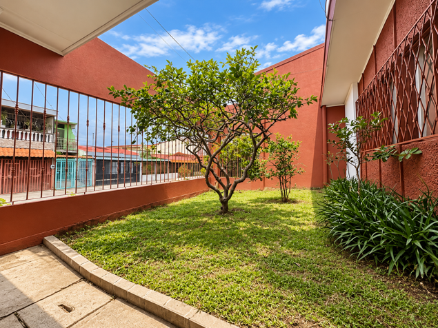 House for sale in Desamparados Centro - Standalone in Desamparados, San José — ₡ 112 000 000 - Photo 2 of 35