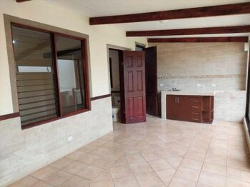 Se alquila casa en Santa Ana San José 27-49 en Santa Ana, San José — $2,300 - Foto 5 de 23