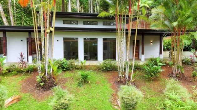 HERMOSA CASA EN VENTA | VISTA AL MAR, CALIDAD Y PRIVACIDAD . en Bahía Ballena, Osa, Puntarenas — $525,000