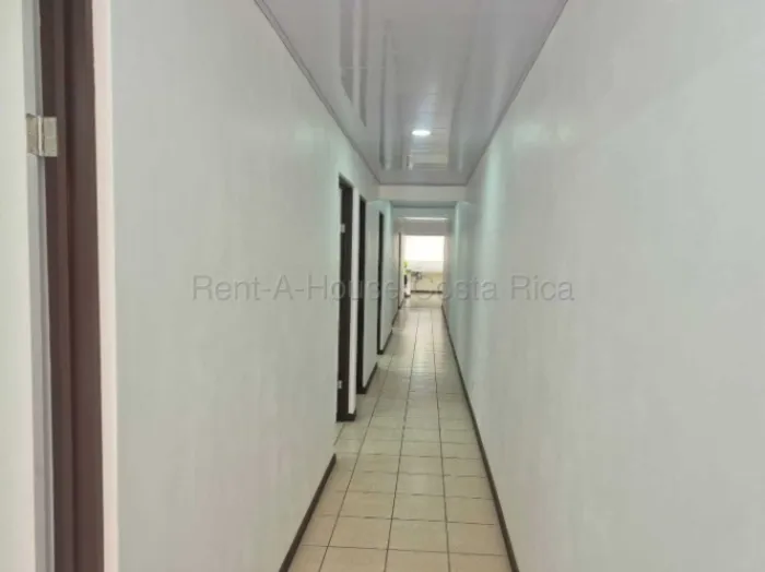 Alquiler local comercial moderno alto tránsito ideal clínicas u oficinas #26-1762 GS in Oriental, Cartago — $2,150 - Photo 2 of 15