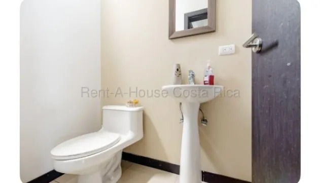 Se vende casa en Ulloa Heredia 26-1796 en Ulloa, Heredia — $250,000 - Foto 3 de 23