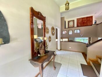 ELEGANTE CASA EN VENTA , POZOS, SANTA ANA, COD#26-516 in Pozos, Santa Ana, San José — $685,000 - Photo 5 of 25