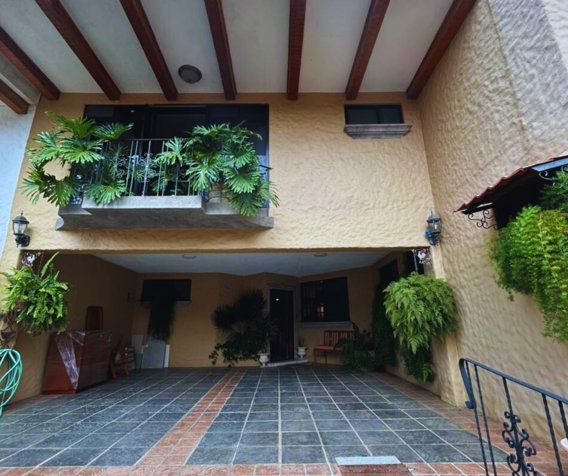 Casa en Venta en el Centro de Escazú in Escazú, San José — $425,000 - Photo 2 of 18