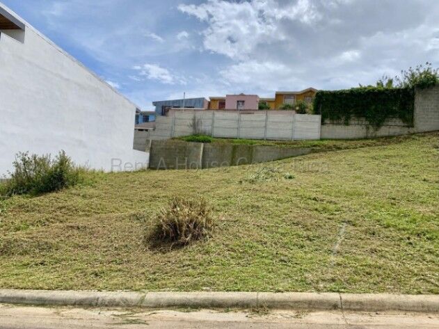 Venta de lote exclusivo con vistas panorámicas a Cartago #26-2262 GS en Carmen, Cartago — $98,000