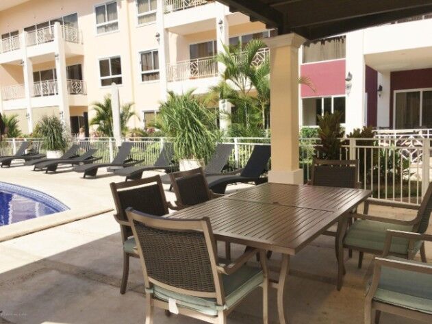 Venta de Practico Apartamento en Escazú / OFC en San Rafael, Escazú, San José — $290,000