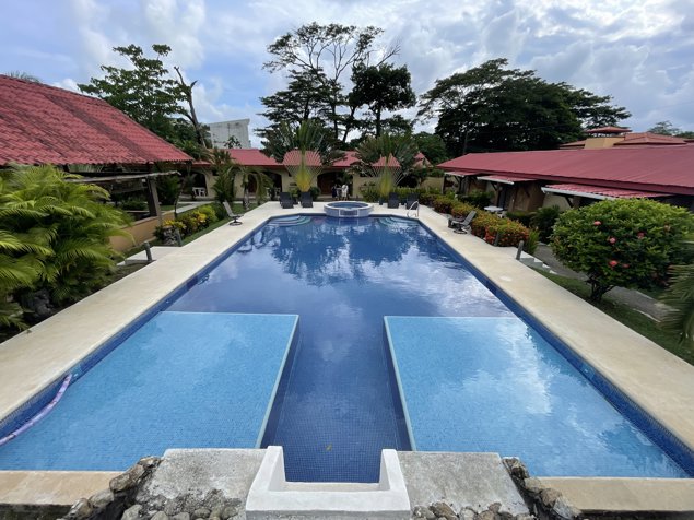Propiedad de Inversión en Jaco Beach: Ideal para Hotel o Airbnb in Jacó, Garabito, Puntarenas — $1,200,000