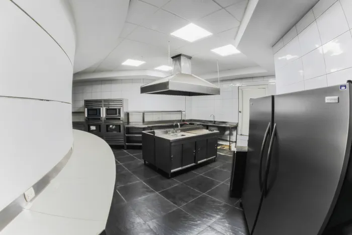 Locales y Bodegas cerca de Ultrapark en Ulloa, Heredia — $700,000 - Foto 3 de 11