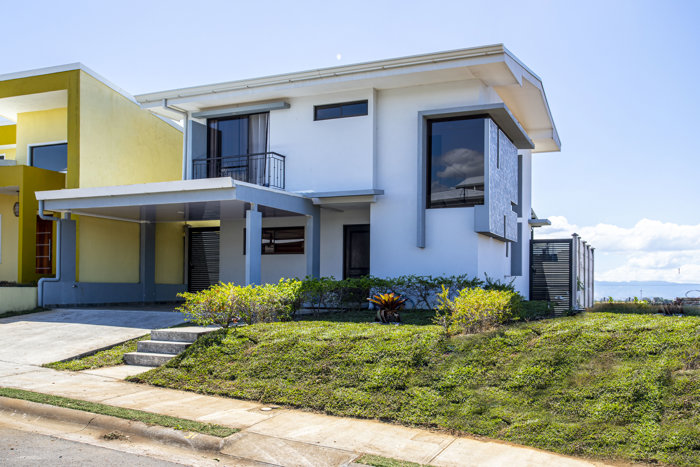 House for sale in condominium in Grecia in Mercedes, Atenas, Alajuela — $185,000