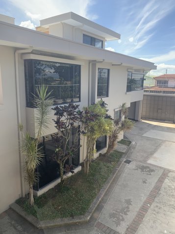 CASAS GEMELAS EN LA FAVORITA  PAVAS en Pavas, San José — $2,000 - Foto 2 de 36