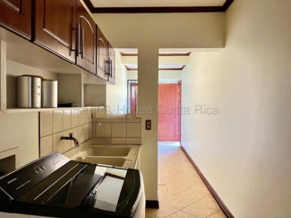 Venta de Casa en Santo Domingo de Heredia. RAH 26-1825  in San Vicente, Santo Domingo, Heredia — $498,000