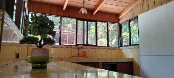 CASA GRANDE EXCLUSIVA CON AMPLIAS ZONAS VERDES in Tabarcia, Mora, San José — $195,000