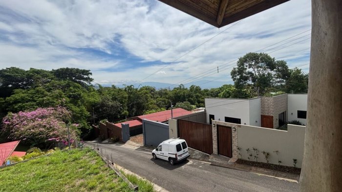 Lote residencial/comercial de dos niveles en la carretera principal 3 en Atenas, Alajuela — $145,000 - Foto 2 de 7