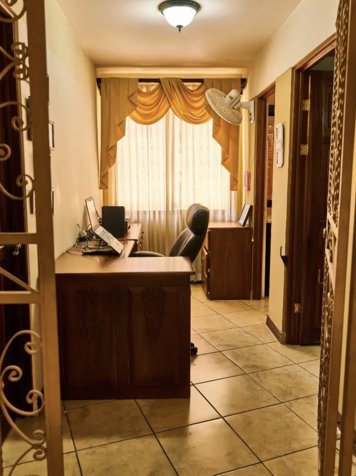 Exclusiva casa de lujo con piscina climatizada con energía solar en Garita, Alajuela — $450,000 - Foto 3 de 12
