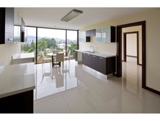Venta de apartamento en Altos de Marbella Bello Horizonte Escazú en San Rafael, Escazú, San José — $490,000 - Foto 4 de 10