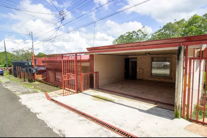 Casa en venta en Grecia, Santa Gertrudis Norte en Grecia, Alajuela — ₡ 62 000 000