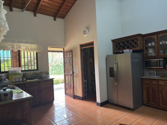 Se alquila casa en Santa Ana San José 26-581 en Piedades, Santa Ana, San José — $3,800