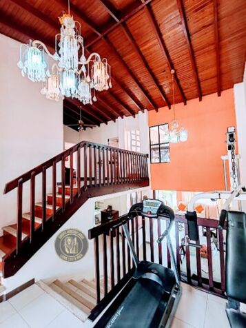 Venta de Propiedad con Casa grande y un Apartamento en Rohrmoser, San José in Pavas, San José — ₡ 150 000 000