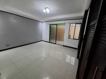 Venta de Casa en Residencial Monserrat - Concepción de Tres Ríos. RAH 27-76 in Concepción, La Unión, Cartago — 80 900 000 ₡ - Photo 5 of 10