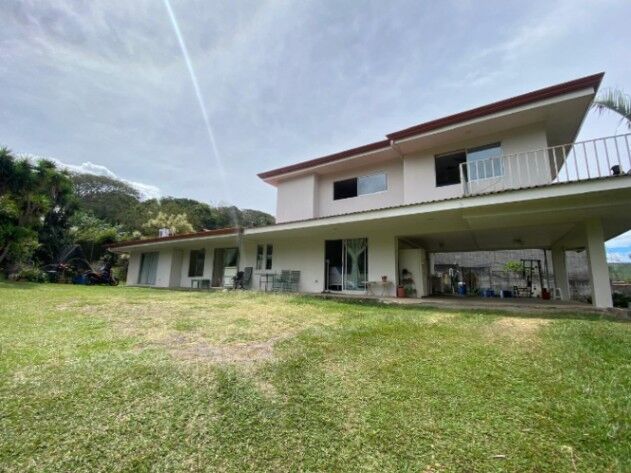 Se vende casa con lote de más de 3000m2 en Piedades Santa Ana 26-1298 in Piedades, Santa Ana, San José — $640,000
