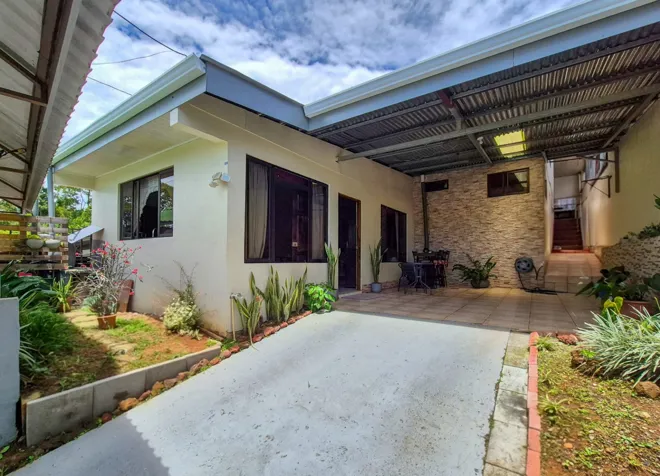 Amplia casa de 2 niveles, 3 Habitaciones en San Isidro De El General, Pérez Zeledón, San José — $139,999