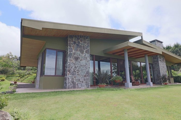 Quinta de lujo con 1,5 hectáreas y vista | San Isidro de Heredia en San Isidro, Heredia — $1,541,912 - Foto 2 de 103
