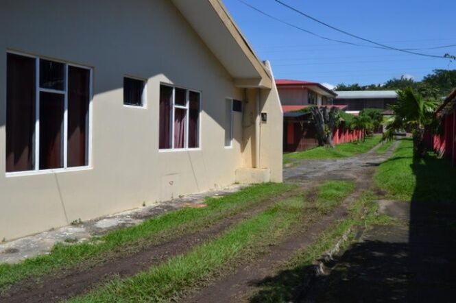 Venta de Propiedad de 3 Apartamentos+Casa en Pozos, Santa Ana. RAH 25-1110    en Pozos, Santa Ana, San José — $650,000