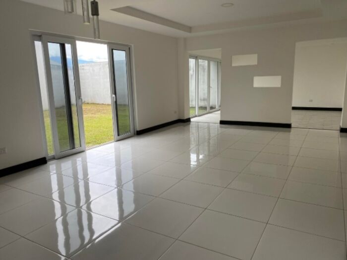 Venta de Casa Moderna en Guachipelin, Escazú / Mls. 25-1578 OFC JB in San Rafael, Escazú, San José — $320,000