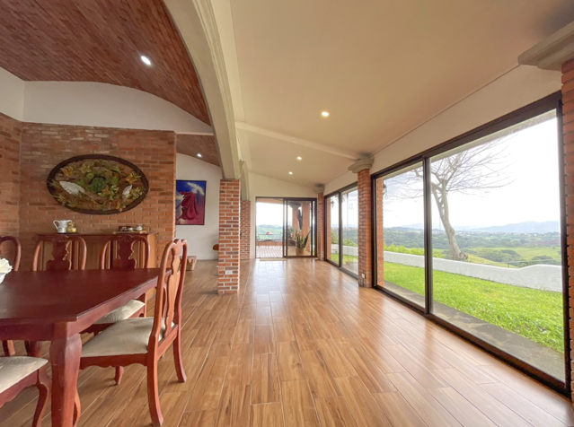 Casa Villa Paz en Alquiler – Hogar Totalmente Amueblado con Vistas Panorámicas en San José, Atenas, Alajuela — $3,500 - Foto 2 de 38